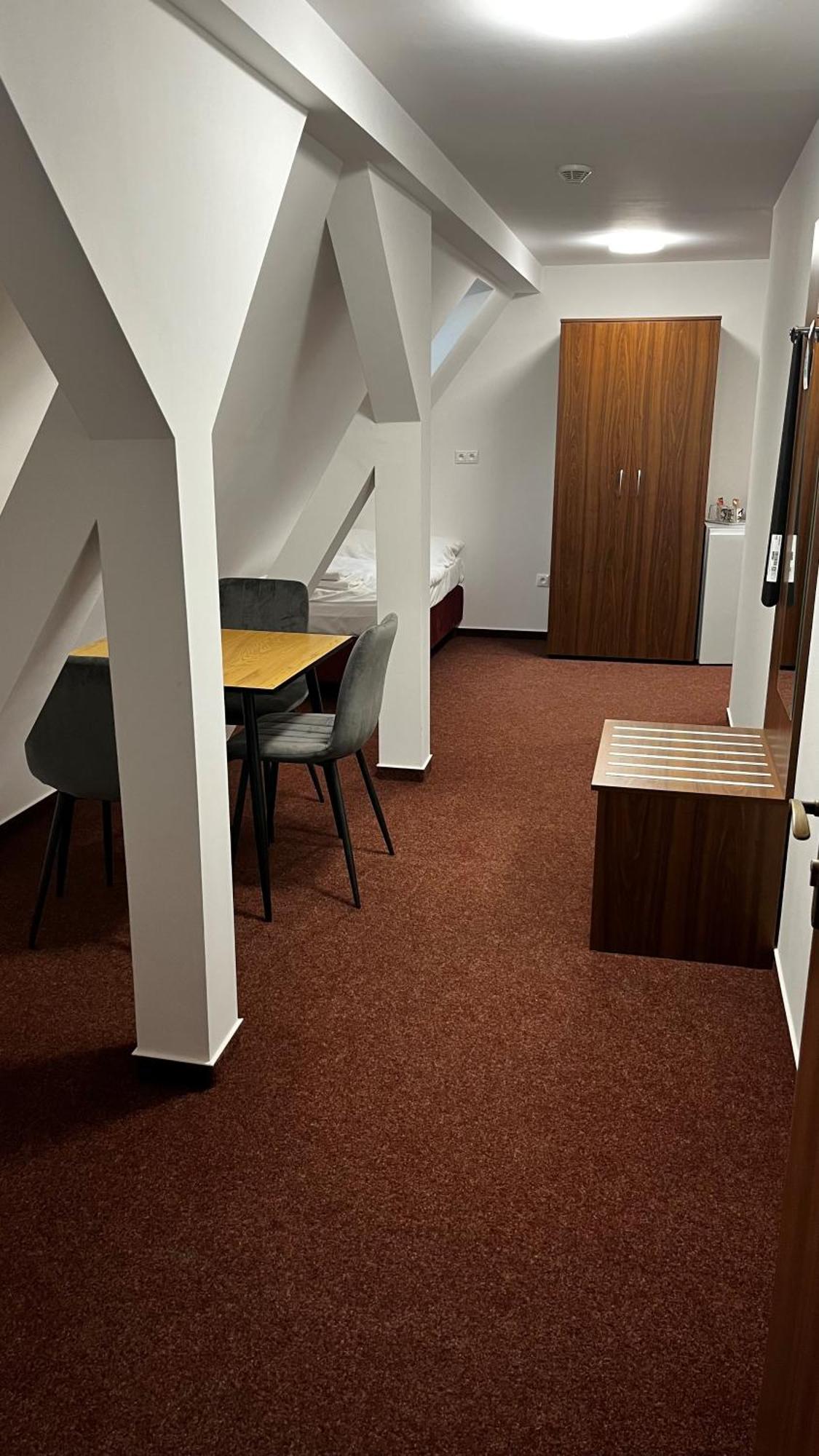 Sessler *** 3* Trnava